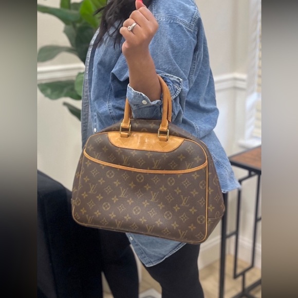 Authentic Louis Vuitton Monogram Deauville bag (Preowned) - Picture 16 of 16